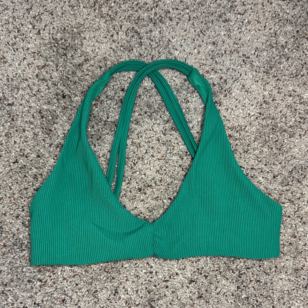 Cara Loren Active Ruched Cross Back Bra in Lucky Green